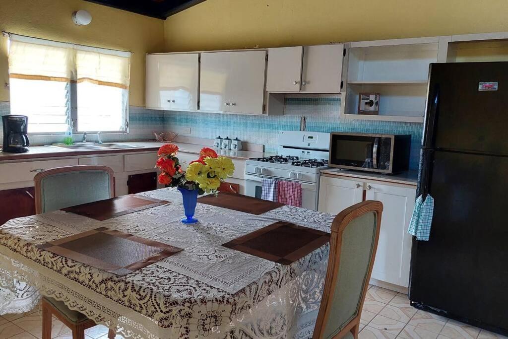 Conveniently Located, Quiet & Amp; Comfortable Christiansted Exterior photo